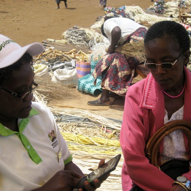 eclinic_2986 Plant doctor using tablet to diagnose plant disease
